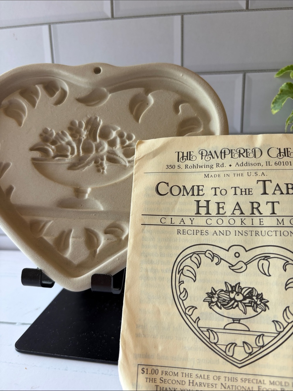 The Pampered Chef Cream Heart Clay Cookie Mold with Floral Design